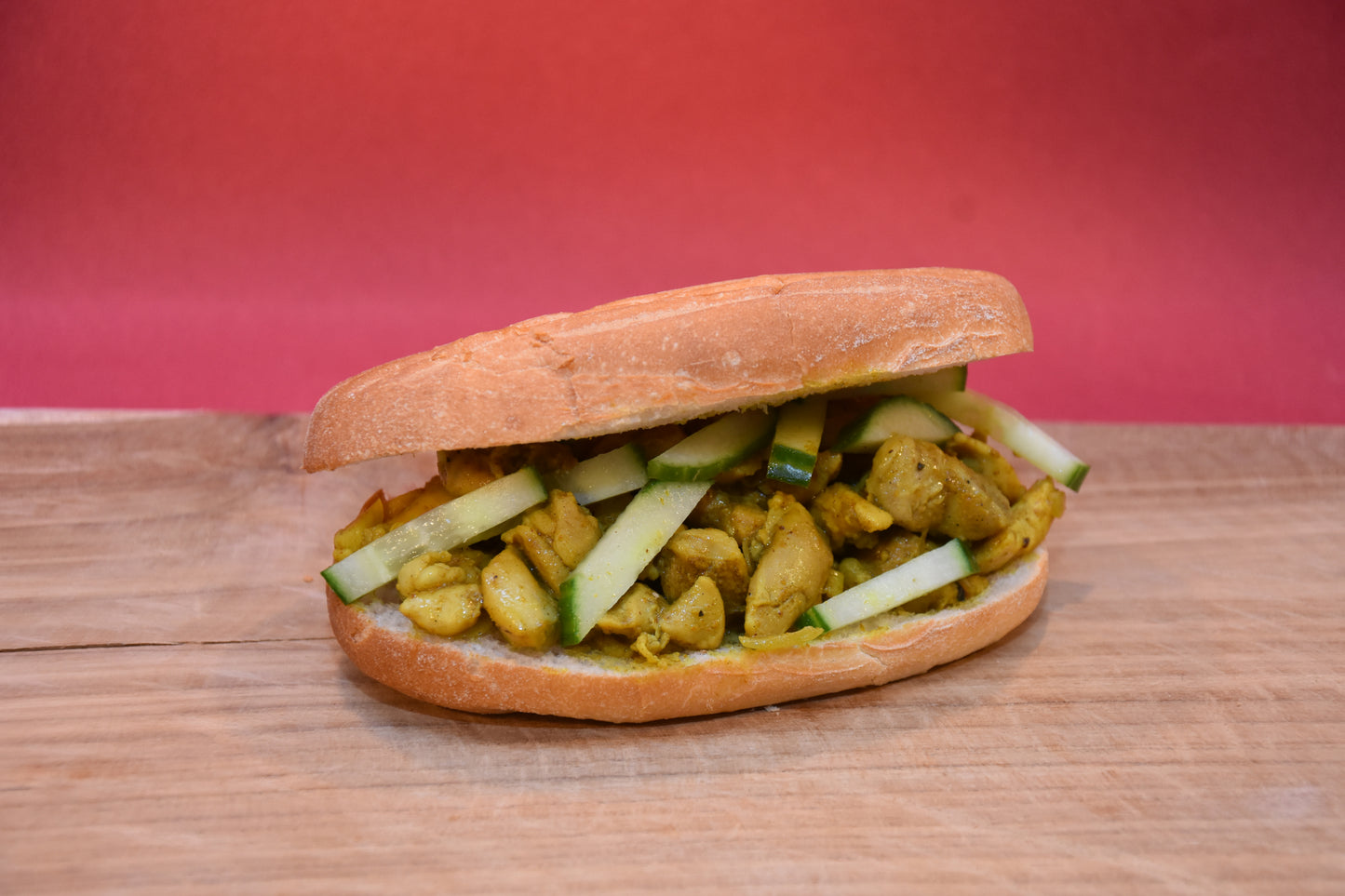 Surinaams broodje kip-kerrie