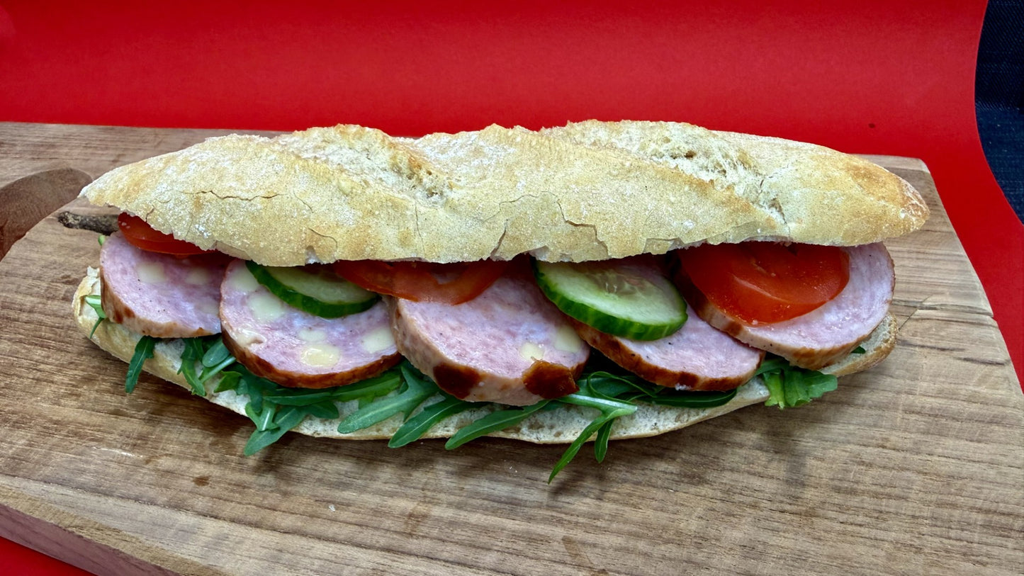 Broodje warme grillworst met kaas