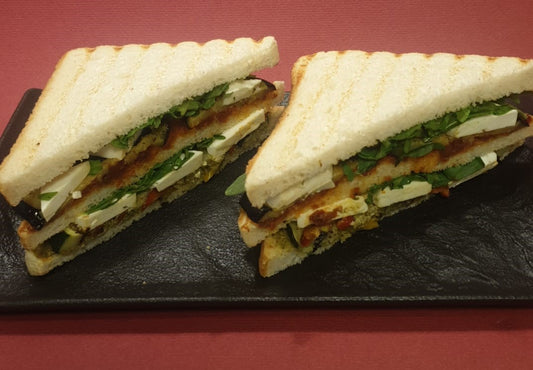 Sandwich geroosterde groentes en feta